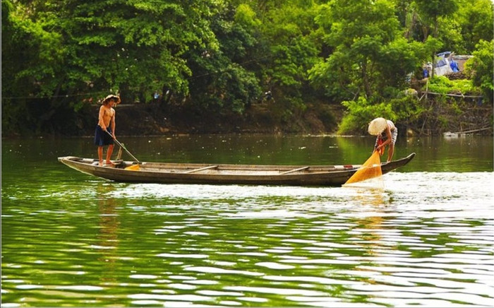 Những con người bình dị cũng đã làm nên nghệ thuật, họ là nghệ nhân như Nguyễn Tuân đã từng nói đến trong tác phẩm "Người lái đò sông Đà"... Những con người bình dị cũng đã làm nên nghệ thuật, họ là nghệ nhân như Nguyễn Tuân đã từng nói đến trong tác phẩm "Người lái đò sông Đà"...