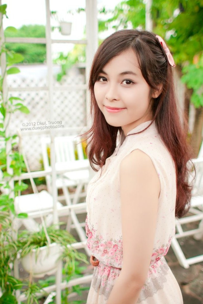 Đoàn Kim Phụng sinh năm 1994. Cô nữ sinh mới tốt nghiệp lớp 12. Đoàn Kim Phụng sinh năm 1994. Cô nữ sinh mới tốt nghiệp lớp 12.