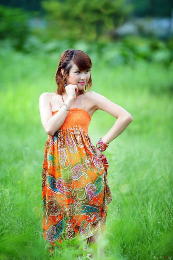 Mái tóc tết bím xinh, cô gái điệu đà giữa đồng cỏ xanh. Xem thêm: Cơn sốt "Thiên sứ 9X": Xinh như nàng Bạch Tuyết giữa rừng hoa Mái tóc tết bím xinh, cô gái điệu đà giữa đồng cỏ xanh. Xem thêm: Cơn sốt "Thiên sứ 9X": Xinh như nàng Bạch Tuyết giữa rừng hoa