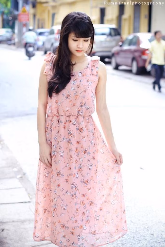 Sở hữu gương mặt xinh xắn, đáng yêu tuy nhiên Minh Phương chưa tham gia cuộc thi sắc đẹp nào, bởi theo Minh Phương cô bạn thích một cuộc sống nhẹ nhàng, bình thường và khi đã trưởng thành, chín chắn trong suy nghĩ mới nghĩ đến việc có tham gia một cuộc thi nào hay không?