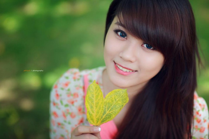 Một nhan sắc trời ban! Nàng xinh đẹp từ vóc dáng, nước da trắng mịn, đôi môi hồng đến đôi mắt biết cười là điểm nhấn nổi bật. Xem thêm: Bí quyết "eo thon thả, dáng ngọc ngà" của 10 đại mỹ nhân Trung Hoa