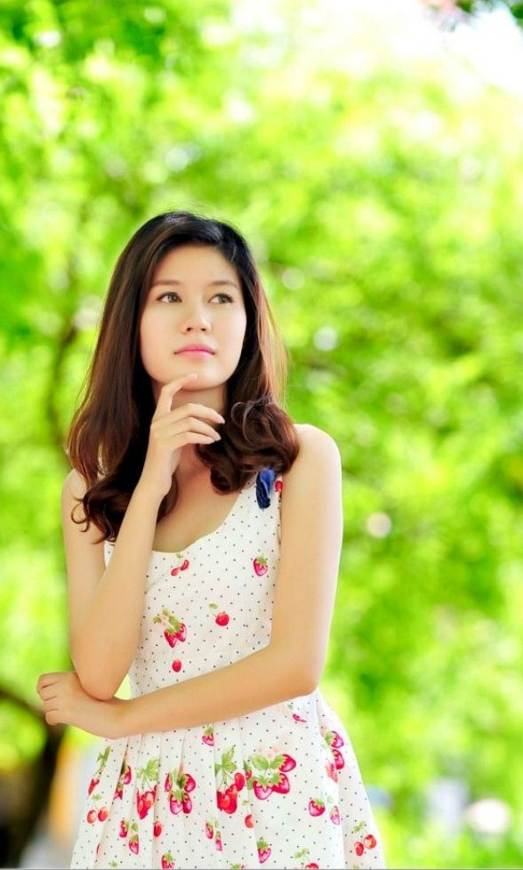 Hồng Ngọc có sở thích shopping, nghe nhạc, đọc truyện và xem phim mỗi lúc rãnh rỗi. Những lúc căng thẳng hay áp lực về học tập, thi cử Ngọc thường dành chút thời gian nghe một vài bản nhạc du dương để thư thái hơn, giải tỏa mệt mỏi