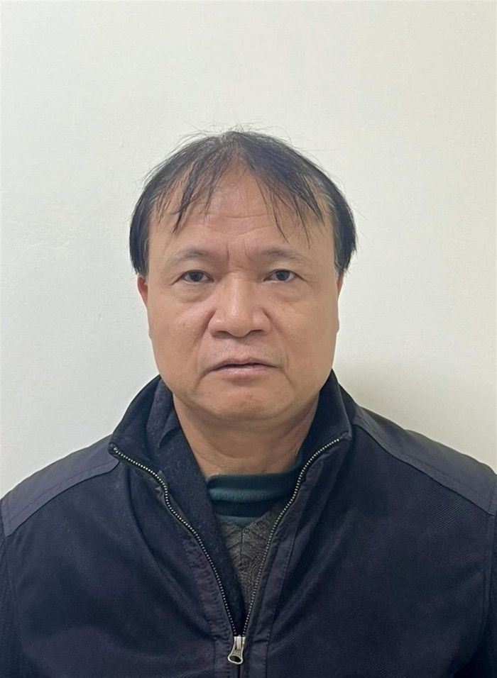 Ngày 21/12/2023, Cơ quan An ninh điều tra Bộ Công an đã thi hành Quyết định khởi tố bị can, Lệnh bắt bị can để tạm giam và Lệnh khám xét đối với ông Đỗ Thắng Hải, sinh năm 1963, Thứ trưởng Bộ Công thương về tội “Nhận hối lộ”, quy định tại khoản 4 Điều 354 Bộ luật Hình sự.