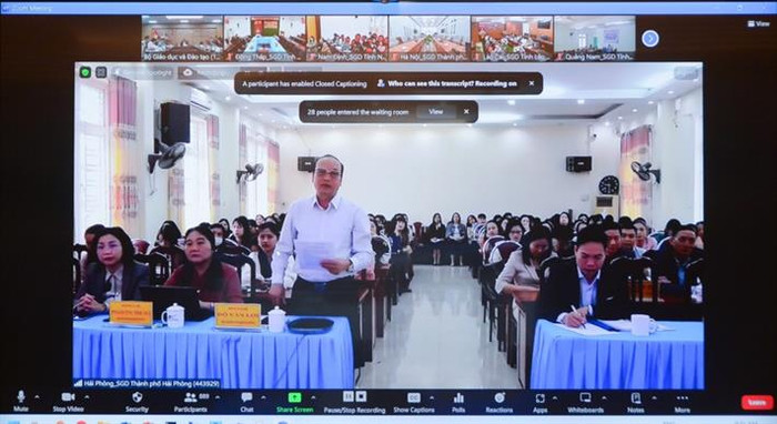 Đại diện địa phương trao đổi tại các điểm cầu Đại diện địa phương trao đổi tại các điểm cầu