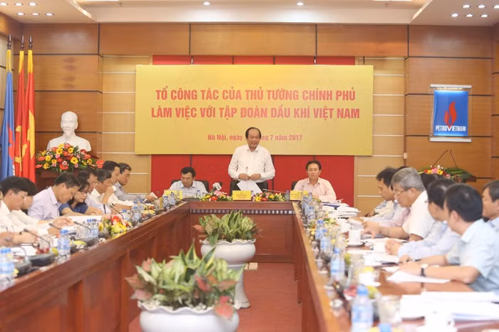 Bộ trưởng, Chủ nhiệm Văn phòng Chính phủ Mai Tiến Dũng, Tổ trưởng Tổ công tác của Thủ tướng phát biểu tại buổi làm việc với PVN.