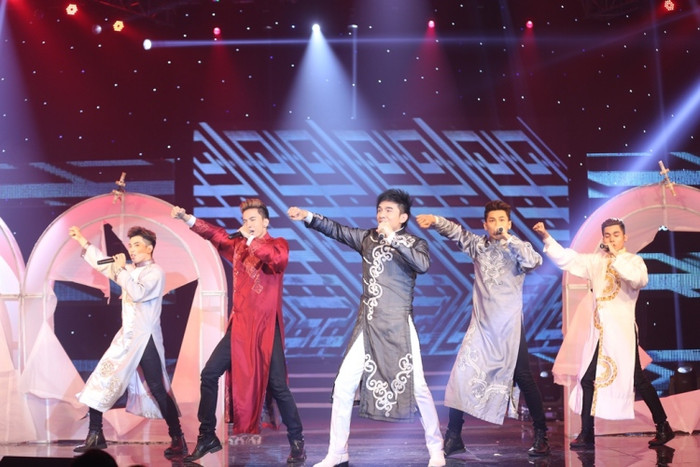 Đan Trường kết hợp cùng nhóm 365 trong "Ngựa ô thương nhớ" của nhạc sĩ Trần Tiến.