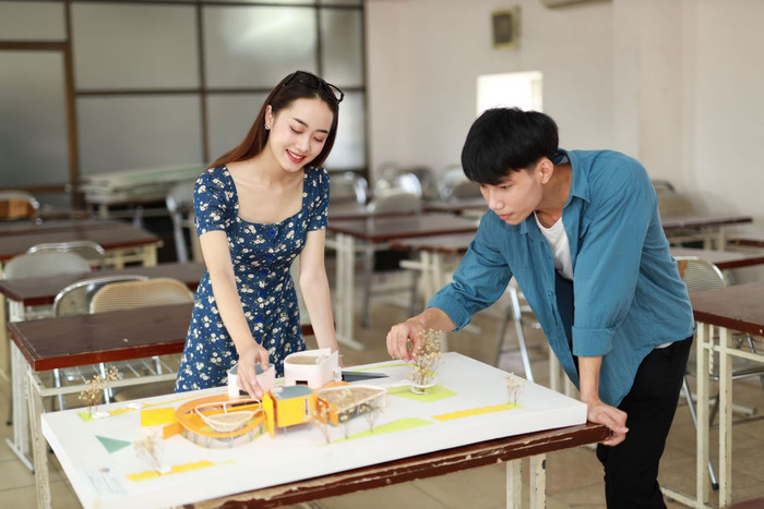 Sinh viên khoa Kiến trúc - Công trình, Trường Đại học Phương Đông (Ảnh: Website nhà trường). kien-truc-chuyen-nganh-kien-truc-cong-trinh-kien-truc-phuong-dong-1597720295 (1).jfif