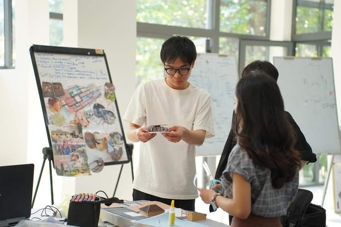Sinh viên khoa Kiến trúc, Trường Đại học Bách khoa, Đại học Đà Nẵng (Ảnh: NTCC). 431625812_901954051937208_1050411334438530043_n.jpg