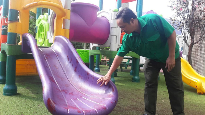 Trường mầm non Chú Ếch Con cơ sở Võ Chí Công bị các đối tượng lạ mặt tấn công bằng mắm tôm, chất bẩn ngay trong ngày khai giảng năm học mới. Ảnh: TT Trường mầm non Chú Ếch Con cơ sở Võ Chí Công bị các đối tượng lạ mặt tấn công bằng mắm tôm, chất bẩn ngay trong ngày khai giảng năm học mới. Ảnh: TT