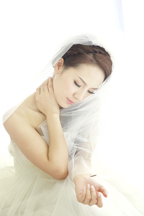 Với nhan sắc và giọng hát ngọt ngào, Phương Linh nhanh chóng chiếm được tình cảm của đông đảo giới trẻ trong cuộc thi Sao Mai điểm hẹn 2006. Với sản phẩm kết hợp cùng Hà Anh Tuấn gồm 2 album "Ngày hát đôi" và "Anh yêu em", cô càng đưa tên tuổi đến gần hơn với khán giả. Tuy nhiên, album solo "Pha lê" của cô lại không để lại nhiều ấn tượng. Với nhan sắc và giọng hát ngọt ngào, Phương Linh nhanh chóng chiếm được tình cảm của đông đảo giới trẻ trong cuộc thi Sao Mai điểm hẹn 2006. Với sản phẩm kết hợp cùng Hà Anh Tuấn gồm 2 album "Ngày hát đôi" và "Anh yêu em", cô càng đưa tên tuổi đến gần hơn với khán giả. Tuy nhiên, album solo "Pha lê" của cô lại không để lại nhiều ấn tượng.