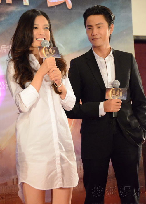 Đạo diễn Ô Nhĩ Thiện cùng dàn diễn viên chính Triệu Vy, Trần Khôn, Phí Tường… đều đã có mặt. Riêng Châu Tấn vì lý do công việc (tham gia hoạt động từ thiện tại nước ngoài) nên phải cáo lỗi vắng mặt. Đạo diễn Ô Nhĩ Thiện cùng dàn diễn viên chính Triệu Vy, Trần Khôn, Phí Tường… đều đã có mặt. Riêng Châu Tấn vì lý do công việc (tham gia hoạt động từ thiện tại nước ngoài) nên phải cáo lỗi vắng mặt.