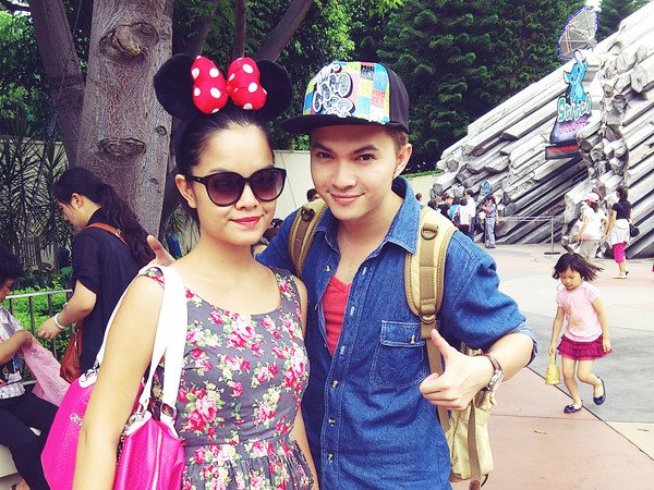 Tới Hong Kong xem "Music Bank" cùng vợ chồng Phạm Quỳnh Anh còn có Nam Cường. Chàng ca sĩ bay sang sớm vài ngày để làm việc với công ty giải trí JYP của Hàn Quốc để học hỏi kinh nghiệm và tìm kiếm cơ hội phát triển nghề nghiệp. Ngay khi kết thúc lịch làm việc, Nam Cường được vợ chồng Phạm Quỳnh Anh hướng dẫn đi thăm quan. Tới Hong Kong xem "Music Bank" cùng vợ chồng Phạm Quỳnh Anh còn có Nam Cường. Chàng ca sĩ bay sang sớm vài ngày để làm việc với công ty giải trí JYP của Hàn Quốc để học hỏi kinh nghiệm và tìm kiếm cơ hội phát triển nghề nghiệp. Ngay khi kết thúc lịch làm việc, Nam Cường được vợ chồng Phạm Quỳnh Anh hướng dẫn đi thăm quan.