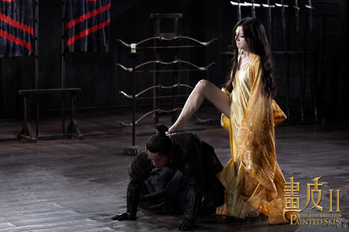 Trong Họa bì 2, Triệu Vy và Châu Tấn có cảnh quay dưới nước khá cởi mở. Khi được hỏi về giới hạn của bản thân với những nội dung tương tự, “Tĩnh công chúa” cho biết: “Tôi thích quá trình thực hiện một bộ phim giống như chơi điện tử. Tôi sẽ được thử sức qua từng cửa ải với những mục tiêu, đối thủ khác nhau. Cảnh quay nhạy cảm hay hành động đều có điểm chung là mang đến cho người diễn viên sự tươi mới và hào hứng. Chỉ cần xuất hiện yếu tố này thì việc bạn đón nhận kịch bản mới có ý nghĩa”. Trong Họa bì 2, Triệu Vy và Châu Tấn có cảnh quay dưới nước khá cởi mở. Khi được hỏi về giới hạn của bản thân với những nội dung tương tự, “Tĩnh công chúa” cho biết: “Tôi thích quá trình thực hiện một bộ phim giống như chơi điện tử. Tôi sẽ được thử sức qua từng cửa ải với những mục tiêu, đối thủ khác nhau. Cảnh quay nhạy cảm hay hành động đều có điểm chung là mang đến cho người diễn viên sự tươi mới và hào hứng. Chỉ cần xuất hiện yếu tố này thì việc bạn đón nhận kịch bản mới có ý nghĩa”.