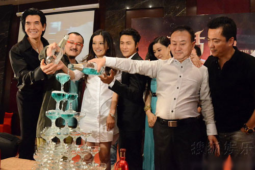 Hôm 2/7, đoàn làm phim Họa bì 2 đã tổ chức tiệc cảm ơn và ăn mừng thắng lợi doanh thu phòng vé (300 triệu NDT – tương đương hơn 900 tỷ VND sau 4 ngày đầu công chiếu). Hôm 2/7, đoàn làm phim Họa bì 2 đã tổ chức tiệc cảm ơn và ăn mừng thắng lợi doanh thu phòng vé (300 triệu NDT – tương đương hơn 900 tỷ VND sau 4 ngày đầu công chiếu).