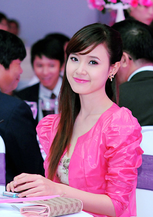 Cuối tuần vừa qua, Midu xinh tươi tham dự đêm tiệc sang trọng dành riêng cho phái nữ tổ chức tại TP HCM.