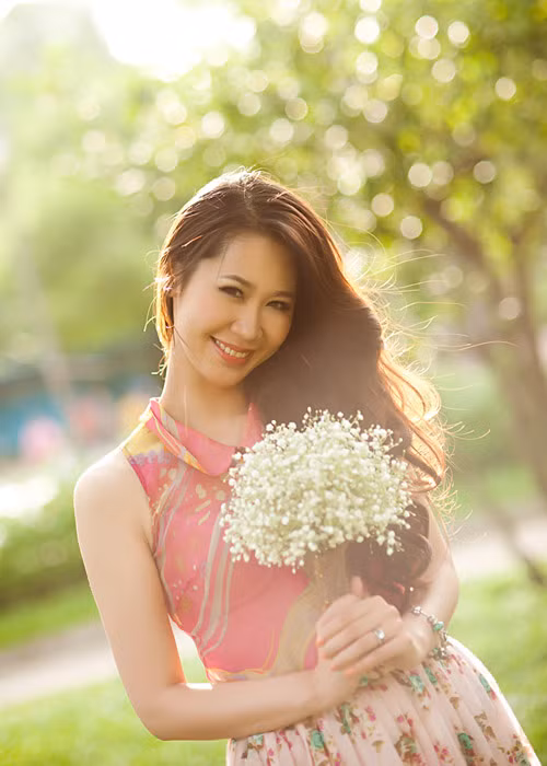 Bộ ảnh của Dương Thùy Linh do stylist Tân Đà Lạt thực hiện, với sự hỗ trợ của chuyên gia trang điểm Dũng Phan và trang phục của nhà thiết kế Louis.