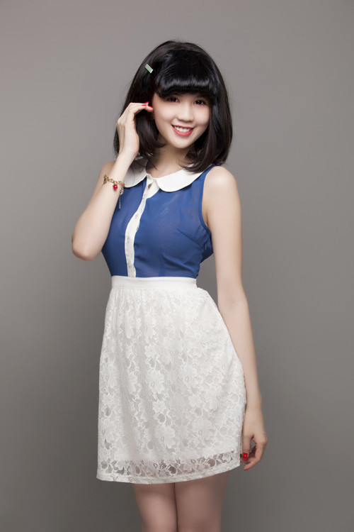 Cổ áo kiểu Peter Pan, váy nhẹ nhàng chất liệu ren, bạn đúng điệu cô nàng bắt kịp xu hướng. Cổ áo kiểu Peter Pan, váy nhẹ nhàng chất liệu ren, bạn đúng điệu cô nàng bắt kịp xu hướng.