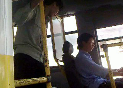 Cần có những biện pháp quản lý và xử phạt nghiêm khắc hơn nữa đối với những nhân viên xe buýt vi phạm. Cần có những biện pháp quản lý và xử phạt nghiêm khắc hơn nữa đối với những nhân viên xe buýt vi phạm.