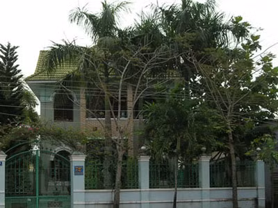 Ngôi nhà biệt thự của ông Lèo được cho là xây trên phần đất chiếm đoạt của dân (Ảnh: Người lao động).