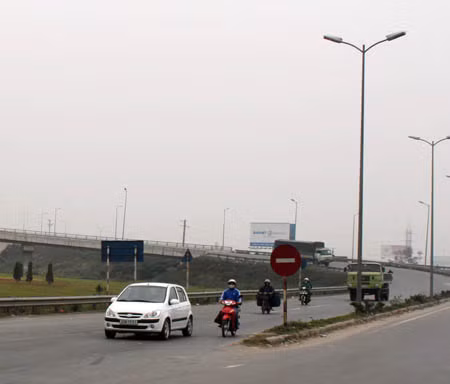 Cầu vượt Thanh Trì trên QL 5 - nơi xảy ra vụ việc .