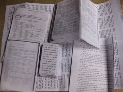 Theo chị Tr: "Khi thi nhiều thí sinh mang tài liệu và nhiều người trong số họ sử dụng dụng tài liệu".
