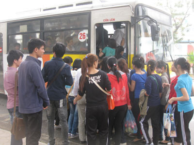 Thái độ phục vụ của các nhân viên xe buýt ảnh hướng lớn đến việc quyết định lựa chọn sử dụng loại phương tiện này của người dân Thái độ phục vụ của các nhân viên xe buýt ảnh hướng lớn đến việc quyết định lựa chọn sử dụng loại phương tiện này của người dân
