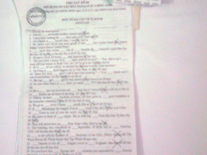 "Phao" thi tiếng Anh được nhiều thí sinh sử dụng trong phòng thi kỳ thi tuyển công chức tỉnh Nam Định 2011 (ảnh do chị T cung cấp)