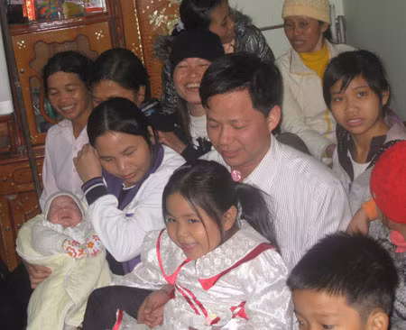 Bố mẹ và chị gái Trường Hà hôm nay ai cũng rất vui và phấn khởi.