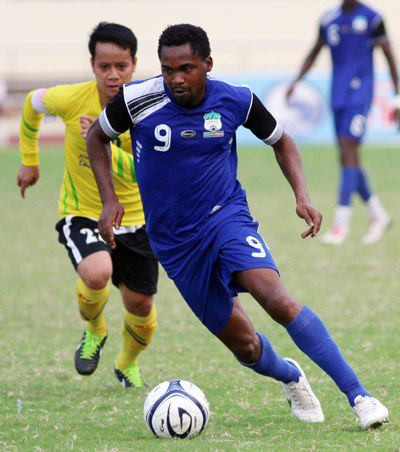 Olushola đang dẫn đầu danh sách Vua phá lưới tại giải VĐQG lào với 5 bàn thắng.