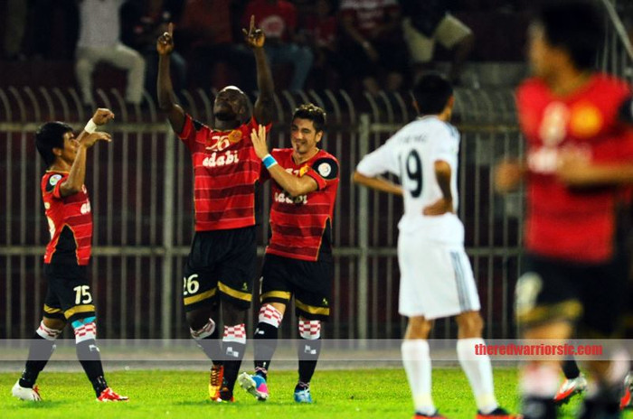 Dickson là nhân tố chính giúp Kelantan hạ SHB Đà Nẵng. Dickson là nhân tố chính giúp Kelantan hạ SHB Đà Nẵng.