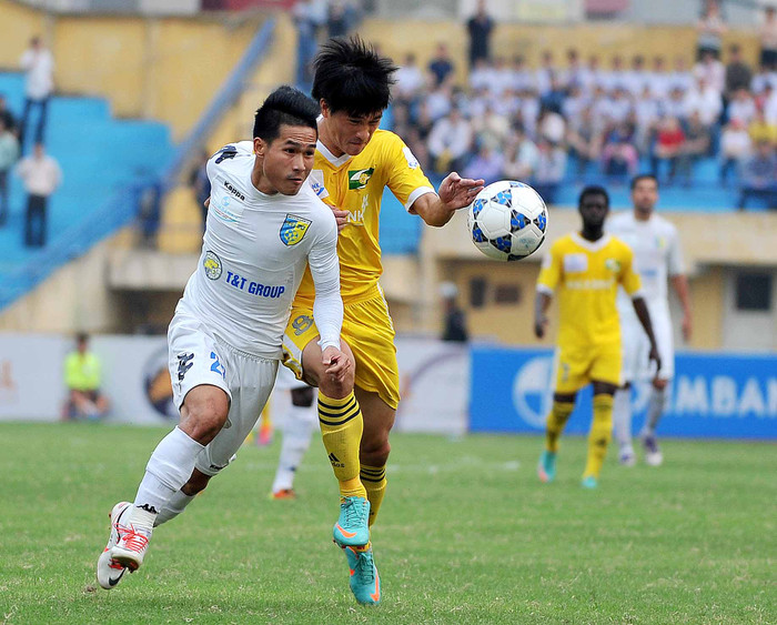 Công Vinh bị chăm sóc rất kỹ trong trận đấu này. Ảnh: Minh Hoàng Công Vinh bị chăm sóc rất kỹ trong trận đấu này. Ảnh: Minh Hoàng