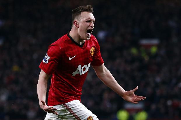 Khi ăn mừng bàn thắng. Khi ăn mừng bàn thắng.