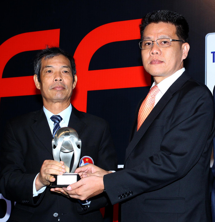 ĐT nữ Việt Nam được bầu chọn là ĐT nữ xuất sắc nhất năm và Tổng thư ký Ngô Lê Bằng đại diện nhận giải. ĐT nữ Việt Nam được bầu chọn là ĐT nữ xuất sắc nhất năm và Tổng thư ký Ngô Lê Bằng đại diện nhận giải.