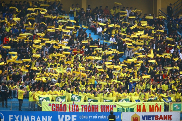 CĐV SLNA sẽ lại phủ vàng Hàng Đẫy. CĐV SLNA sẽ lại phủ vàng Hàng Đẫy.