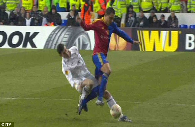 Bale đã bị trẹo mắt cá chân và chưa rõ sẽ phải nghỉ thi đấu bao nhiêu ngày. Bale đã bị trẹo mắt cá chân và chưa rõ sẽ phải nghỉ thi đấu bao nhiêu ngày.