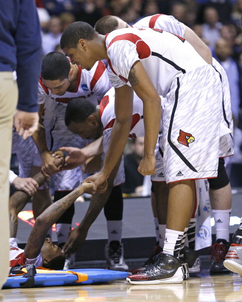 Đồng đội Kevin đến chia sẻ. Đồng đội Kevin đến chia sẻ.