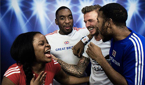 Danh thủ điển trai người Anh, David Beckham luôn là thần tượng của rất nhiều người hâm mộ. Danh thủ điển trai người Anh, David Beckham luôn là thần tượng của rất nhiều người hâm mộ.