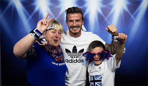 Danh thủ điển trai người Anh, David Beckham luôn là thần tượng của rất nhiều người hâm mộ. Danh thủ điển trai người Anh, David Beckham luôn là thần tượng của rất nhiều người hâm mộ.