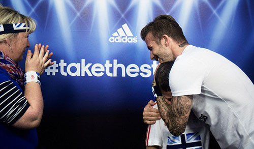 Danh thủ điển trai người Anh, David Beckham luôn là thần tượng của rất nhiều người hâm mộ. Danh thủ điển trai người Anh, David Beckham luôn là thần tượng của rất nhiều người hâm mộ.