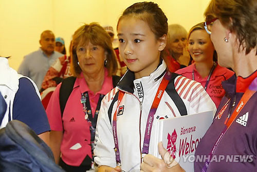 Cùng chiêm ngưỡng vẻ đẹp xinh xắn, dẻo dai của Sun Yan.