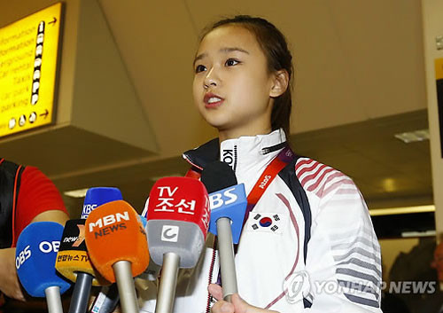 Cùng chiêm ngưỡng vẻ đẹp xinh xắn, dẻo dai của Sun Yan.