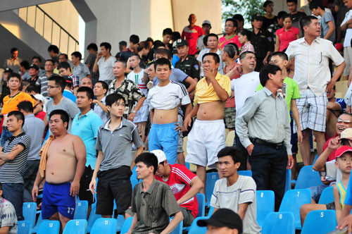 CĐV Hải Phòng vô cùng thất vọng vì kết quả của đội nhà ở mùa này. CĐV Hải Phòng vô cùng thất vọng vì kết quả của đội nhà ở mùa này.