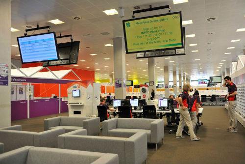 Khu vực tiếp khách, trò chuyện, phỏng vấn… Khu vực tiếp khách, trò chuyện, phỏng vấn…