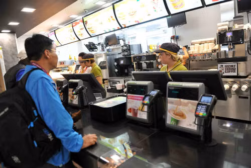 Quầy bán đồ ăn nhanh.