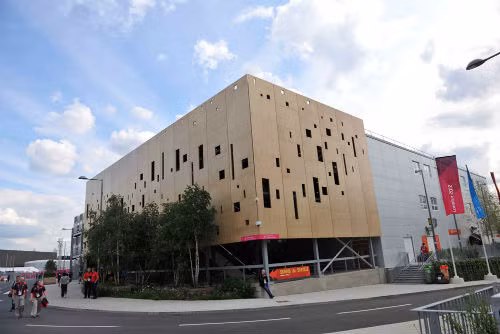 Hình ảnh bên ngoài khu nhà ăn dành cho PV.