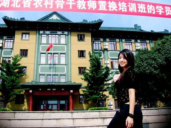 Cùng chiêm ngưỡng vẻ đẹp tinh nghịch, khỏe khoắn của Thùy Linh.