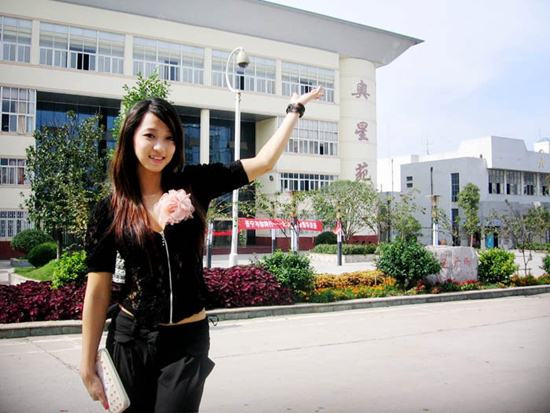 Cùng chiêm ngưỡng vẻ đẹp tinh nghịch, khỏe khoắn của Thùy Linh.