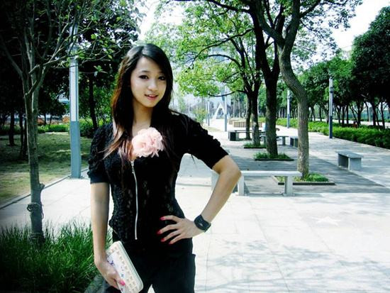 Cùng chiêm ngưỡng vẻ đẹp tinh nghịch, khỏe khoắn của Thùy Linh.