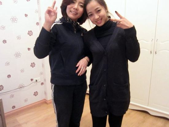 Thùy Linh và mẹ - cựu VĐV wushu Phương Lan.