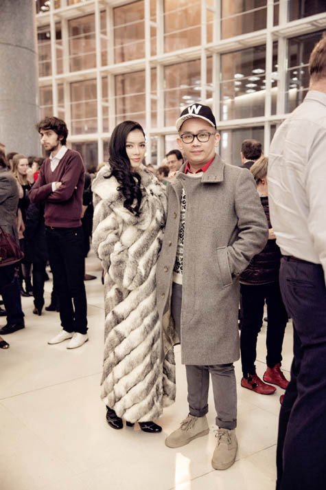 Lý Nhã Kỳ xinh đẹp, dịu dàng trong chiếc áo choàng lông dài chấm gót sang trọng, quý phái của thương hiệu Georges Hobeika. Lý Nhã Kỳ xinh đẹp, dịu dàng trong chiếc áo choàng lông dài chấm gót sang trọng, quý phái của thương hiệu Georges Hobeika.